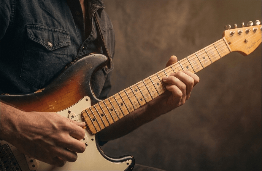 guitarrista-stratocaster-sunburst